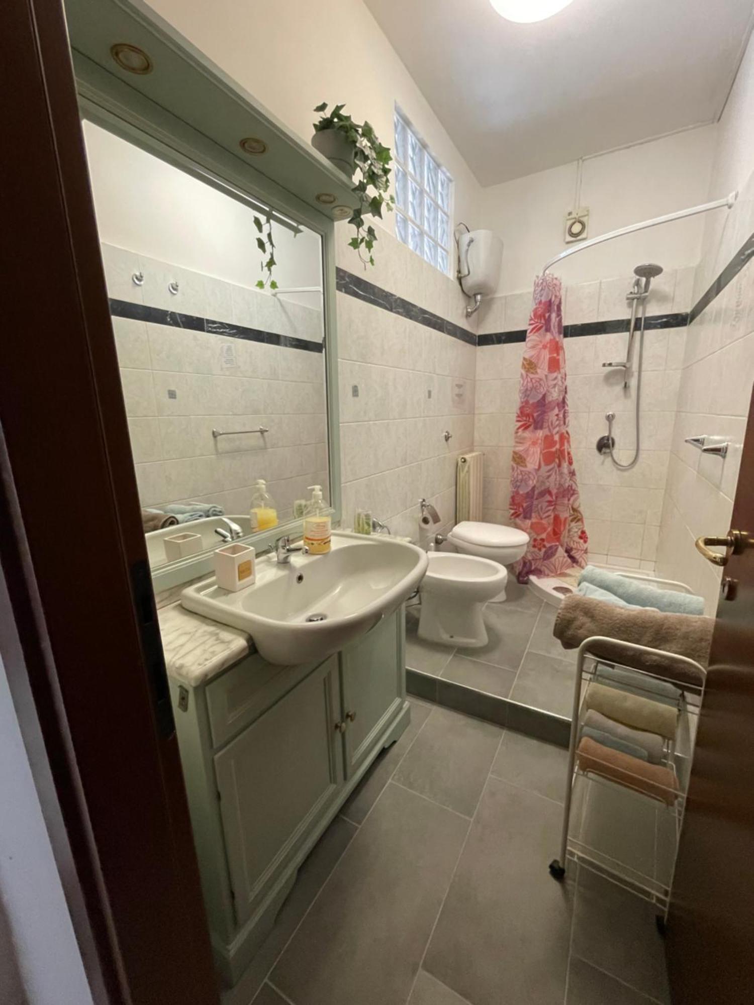 Casa L' Aurora Viola Lägenhet Livorno Exteriör bild